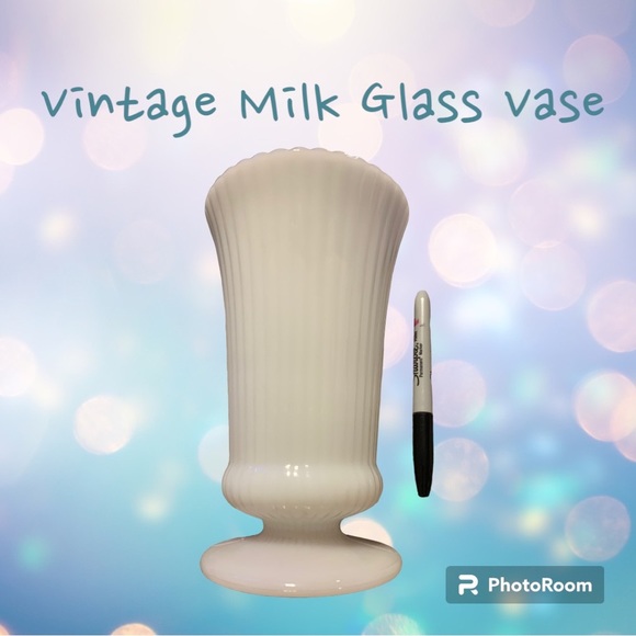 Vintage E O Brody & Co Milk Glass Vase - Picture 2 of 4